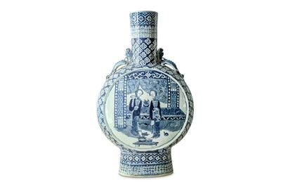 Lot 316 - A LARGE CHINESE BLUE AND WHITE MOON FLASK.