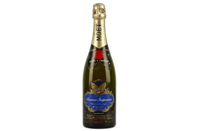 Lot 47 - Moet et Chandon 1976 - American Bicentennial Bottle