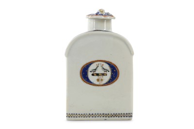 Lot 137 - A CHINESE FAMILLE ROSE TEA CADDY AND COVER.