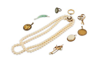 Lot 131 - A small collection of jewellery