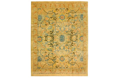 Lot 47 - A FINE ARTS & CRAFTS DESIGN CARPET