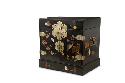 Lot 247 - A CHINESE BLACK LACQUER HARDSTONE-INLAID DRESSING BOX.