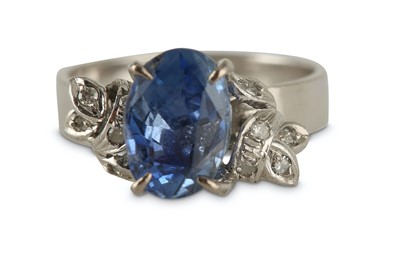 Lot 142 - A sapphire and diamond dress ring
