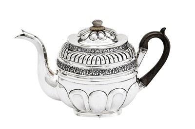 Lot 273 - A Nicholas I early 19th century Russian 84 zolotnik (875 standard) silver teapot, Moscow 1827 by B.C.o, possibly for Vasily Sorokovanov (Ivanov 3949)