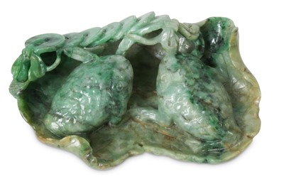 Lot 357 - A CHINESE APPLE-GREEN JADEITE 'THREE-LEGGED TOAD' CARVING.