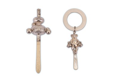 Lot 191 - A George VI sterling silver novelty babies rattle, Birmingham 1946 by Crisford and Norris