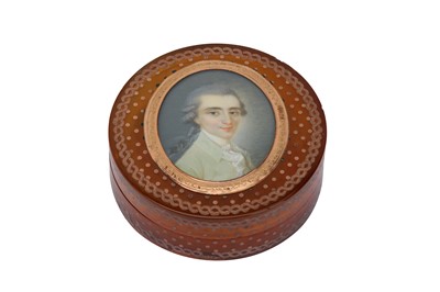 Lot 376 - A late 18th century French gold pique work blonde tortoiseshell snuff box, circa 1770