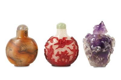 Lot 16 - THREE CHINESE SNUFF BOTTLES.