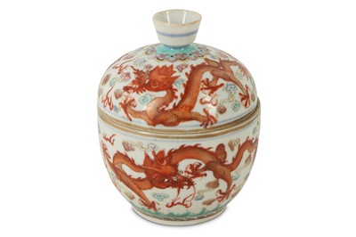 Lot 421 - A CHINESE FAMILLE ROSE 'DRAGON' CUP AND COVER.