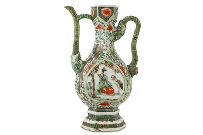 Lot 19 - A CHINESE FAMILLE VERTE 'IMMORTALS' EWER.
