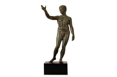 Lot 113 - A GRECO-ROMAN STYLE BRONZE FIGURE OF A MAN