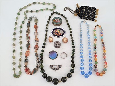 Lot 129 - A group of costume jewellery