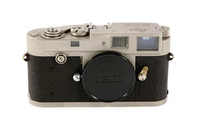 Lot 137 - A Leica M2 Button Rewind Rangefinder Camera Body