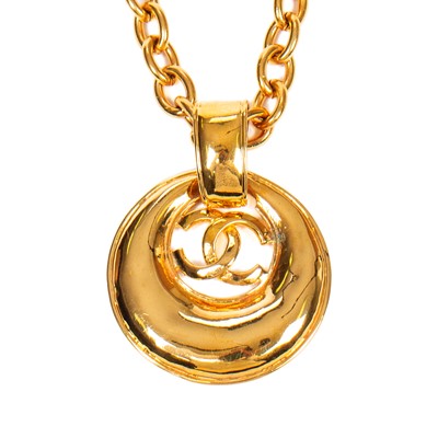 Lot 308 - Chanel Large Round Logo Pendant Necklace