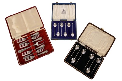 Lot 159 - A set of six silver coffee spoons