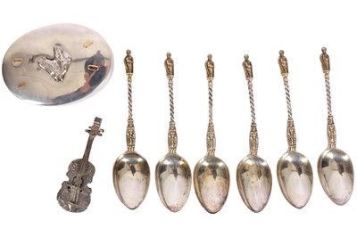 Lot 174 - An early 20th Century Continental silver miniature violin