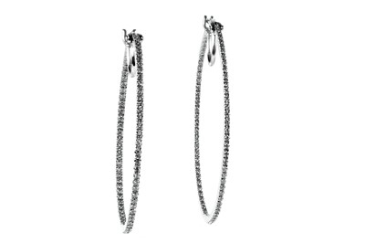 Lot 91 - A pair of diamond earrings