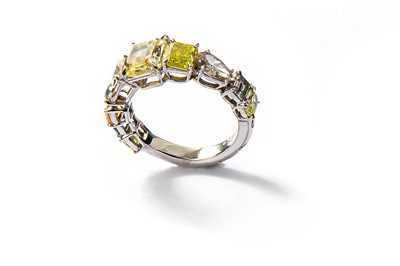 Lot 70 - A multi-coloured diamond dress ring