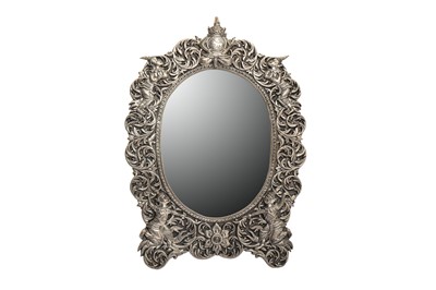 Lot 188 - AN ENGRAVED OVAL SILVER FRAME