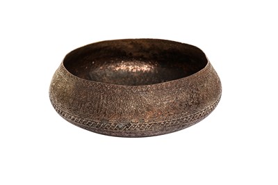 Lot 313 - A SMALL TINNED COPPER MAMLUK BOWL WITH A PEN BOX BLAZON