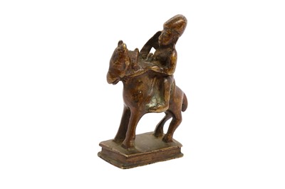 Lot 226 - A SINGLE BRONZE CHESS PIECE OF THE KNIGHT