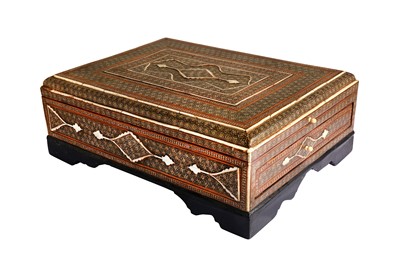 Lot 231 - λ A QAJAR MICRO-MOSAIC KHATAMKARI NÉCESSAIRE BOX (MAJRI)