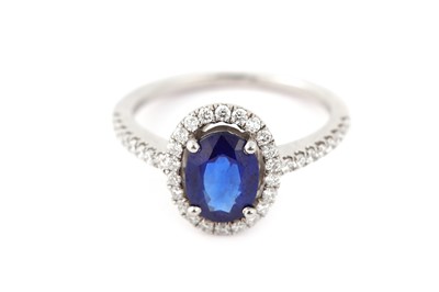 Lot 37 - A sapphire and diamond ring