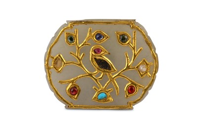 Lot 236 - A SMALL KUNDAN-SET JADE PENDANT