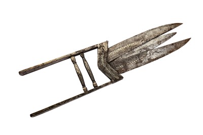 Lot 334 - AN INDIAN SILVER-INLAID SCISSOR DAGGER (KATAR)