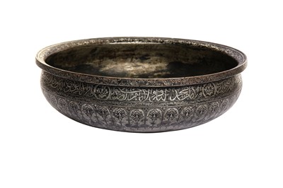 Lot 373 - A BLACK-ENAMELLED TINNED COPPER BASIN