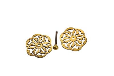 Lot 211 - A GILT BRONZE FLOWER-SHAPED DOOR FITTING