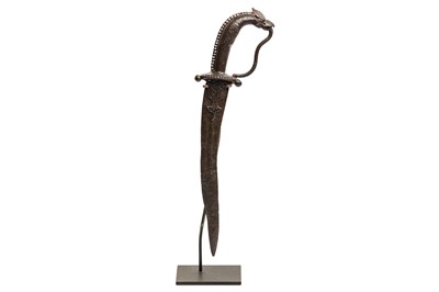 Lot 333 - A CHILANUM DAGGER WITH YALI HILT