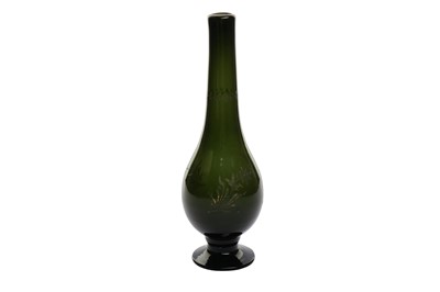 Lot 281 - A GILT AND ENGRAVED DARK GREEN CLEAR-GLASS ROSEWATER SPRINKLER
