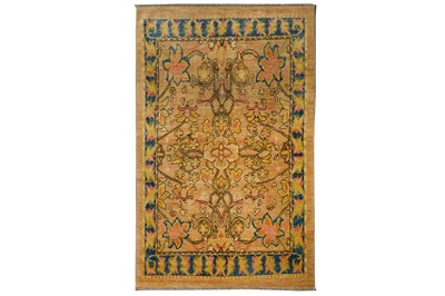 Lot 48 - A FINE ARTS & CRAFTS CARPET