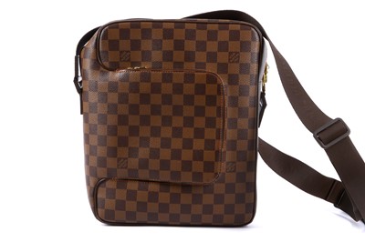 Lot 21 - Louis Vuttion Damier Ebene Olav MM