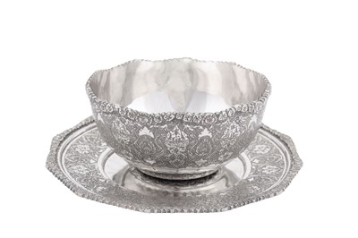 Lot 94 - A late 20th century Iranian (Persian) 900 standard silver bowl on stand, Isfahan 1969-1979