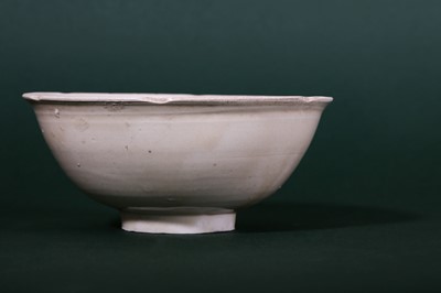 Lot 113 - A CHINESE DINGYAO BOWL.
