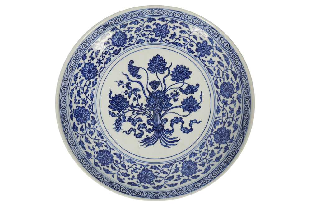 Lot 357 - A CHINESE BLUE AND WHITE 'LOTUS BOUQUET' DISH.