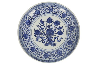 Lot 357 - A CHINESE BLUE AND WHITE 'LOTUS BOUQUET' DISH.