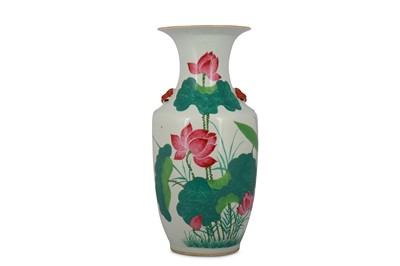 Lot 25 - A CHINESE FAMILLE ROSE 'LOTUS' VASE.