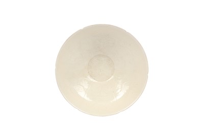 Lot 469 - A CHINESE LOBED DINGYAO 'LOTUS' BOWL.