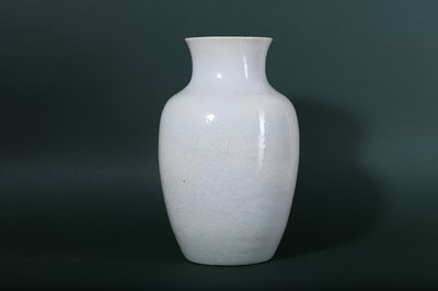 Lot 2 - A CHINESE CREAM-GLAZED ANHUA-DECORATED 'DRAGON' VASE.