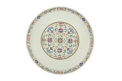 Lot 307 - AN IMPERIAL CHINESE FAMILLE ROSE 'BATS AND PEACHES' DISH.