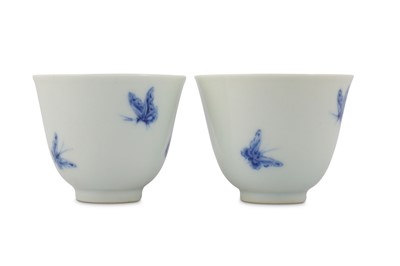 Lot 361 - A PAIR OF CHINESE BLUE AND WHITE 'BUTTERFLY' CUPS.