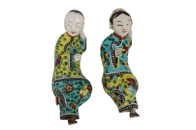 Lot 417 - A PAIR OF CHINESE FAMILLE ROSE FIGURES.