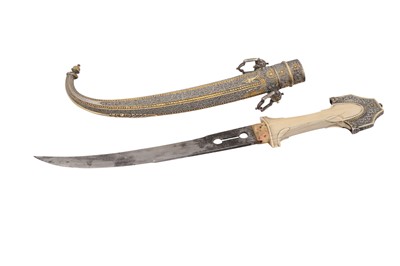 Lot 398 - λ AN IVORY-HILTED MOROCCAN DAGGER (KOUMMYA)