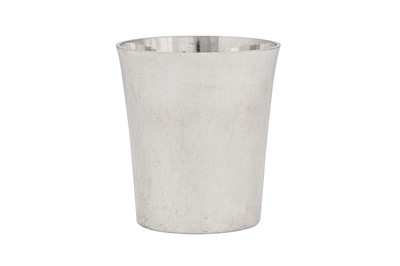 Lot 343 - A George V sterling silver ‘hand crafted’ beaker, London 1935 makers mark defaced