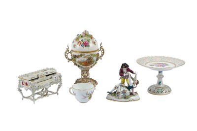 Lot 303 - A late 19th century Dresden porcelain tazza
