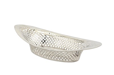 Lot 328 - A George V sterling silver breadbasket, London 1911 by Stewart Dawson & Co Ltd