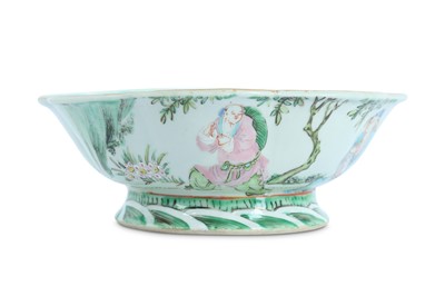 Lot 426 - A CHINESE FAMILLE ROSE LOBED STEM BOWL.
